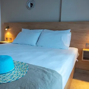 https://seaview-studios-kriopigi.hotelschalkidiki.net