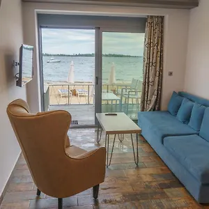 https://zinosis-beach-apartments.hotelschalkidiki.net